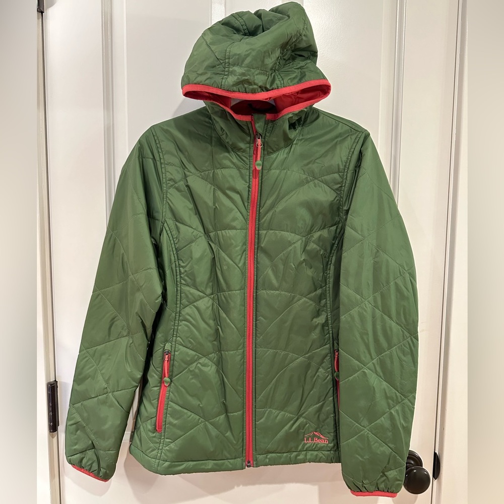 LL Bean Women’s Light Puffer Jacket Size Small.